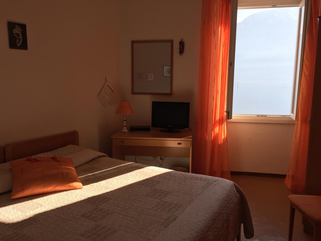 Hotel Plinio Lenno Ngoại thất bức ảnh
