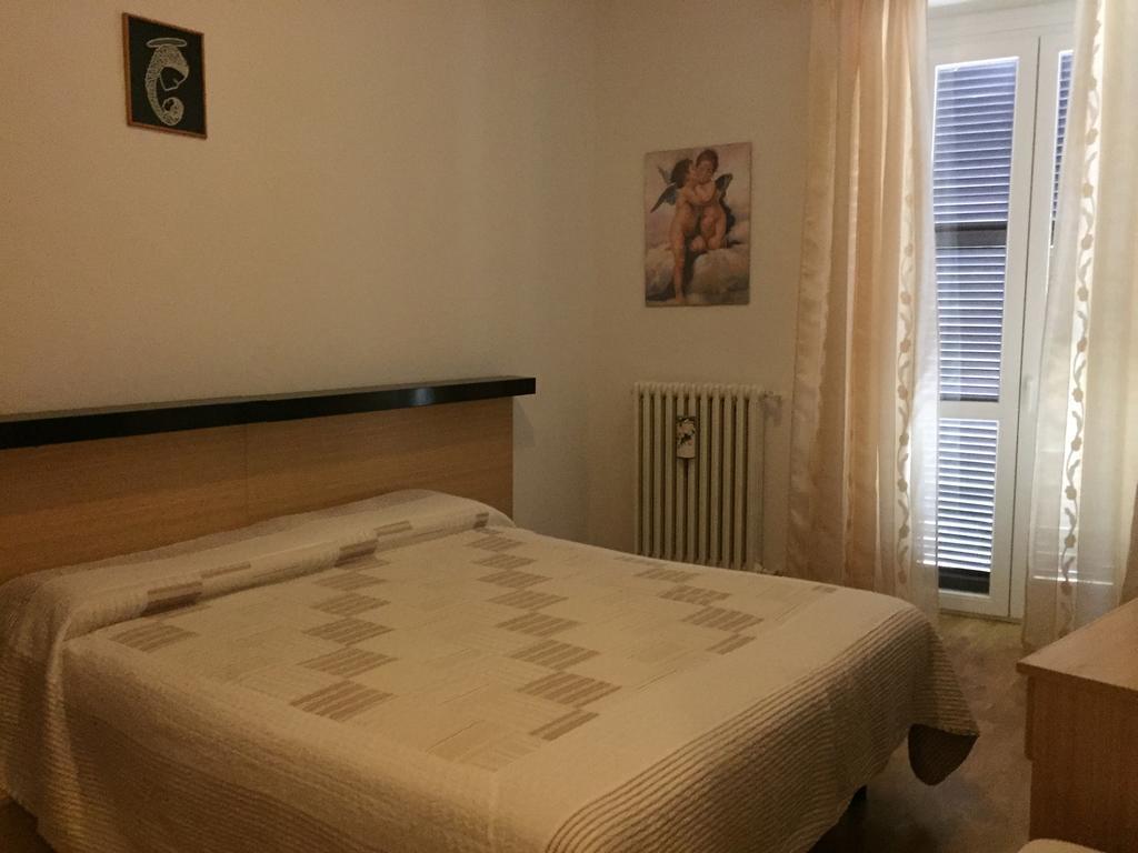 Hotel Plinio Lenno Phòng bức ảnh