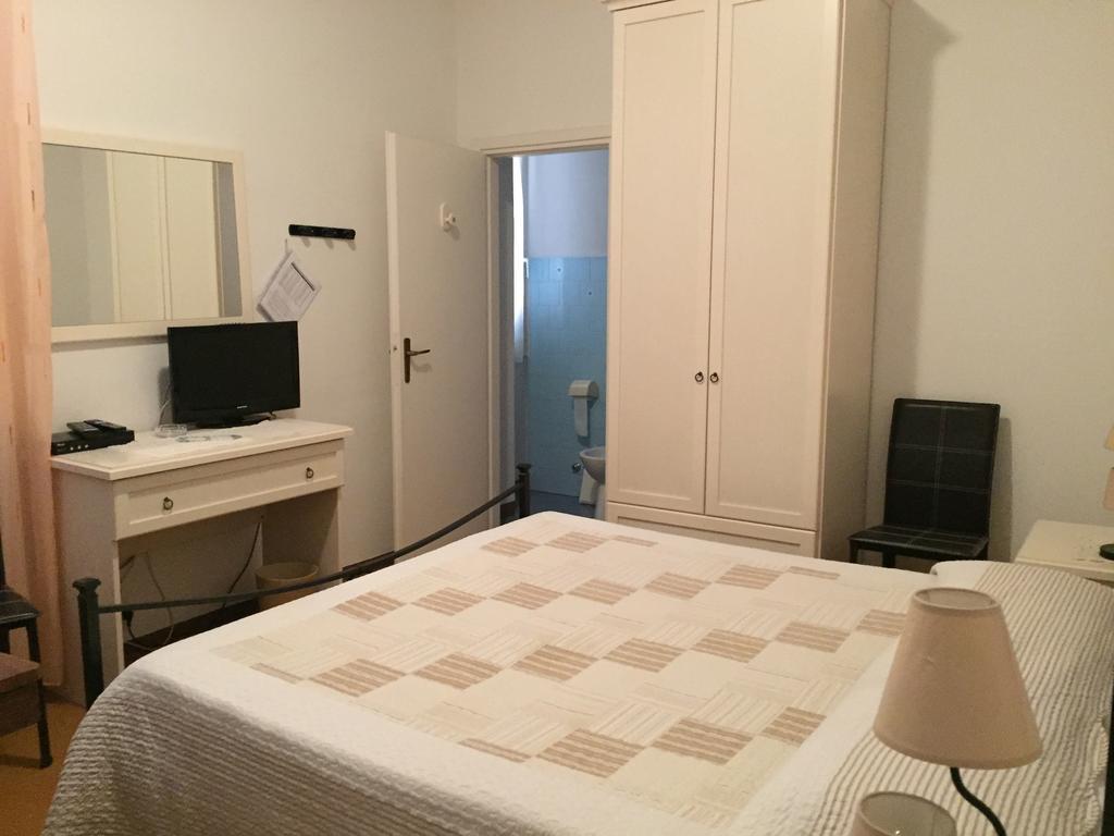 Hotel Plinio Lenno Phòng bức ảnh